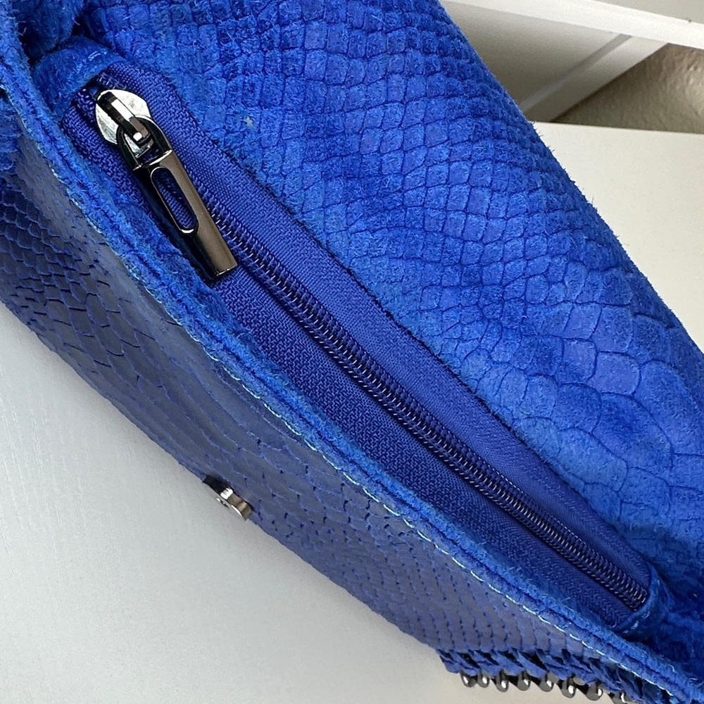 FIRENZE Italy Chic Blue Leather Chain link Crossbody Bag - Picture 8 of 10